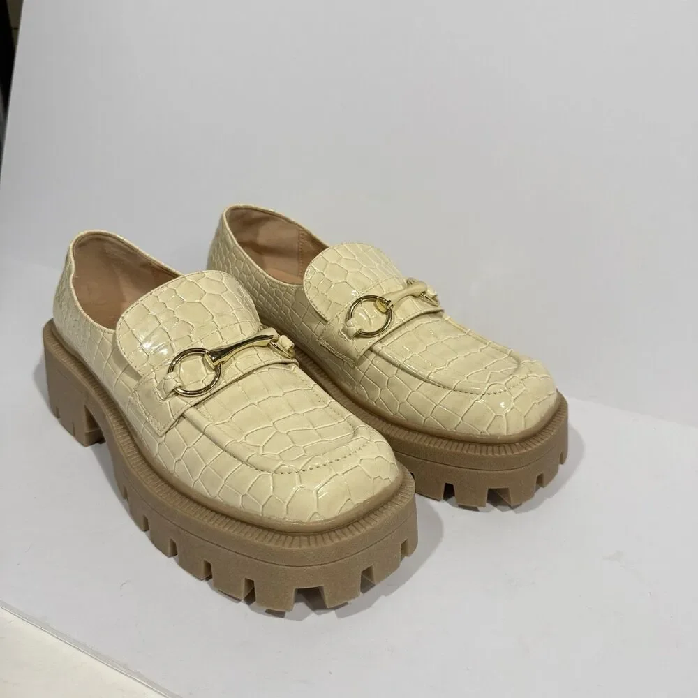 Urban Outfitters Loafers Womens 9 Cream Faux Patent Leather Chunky Platform NEW